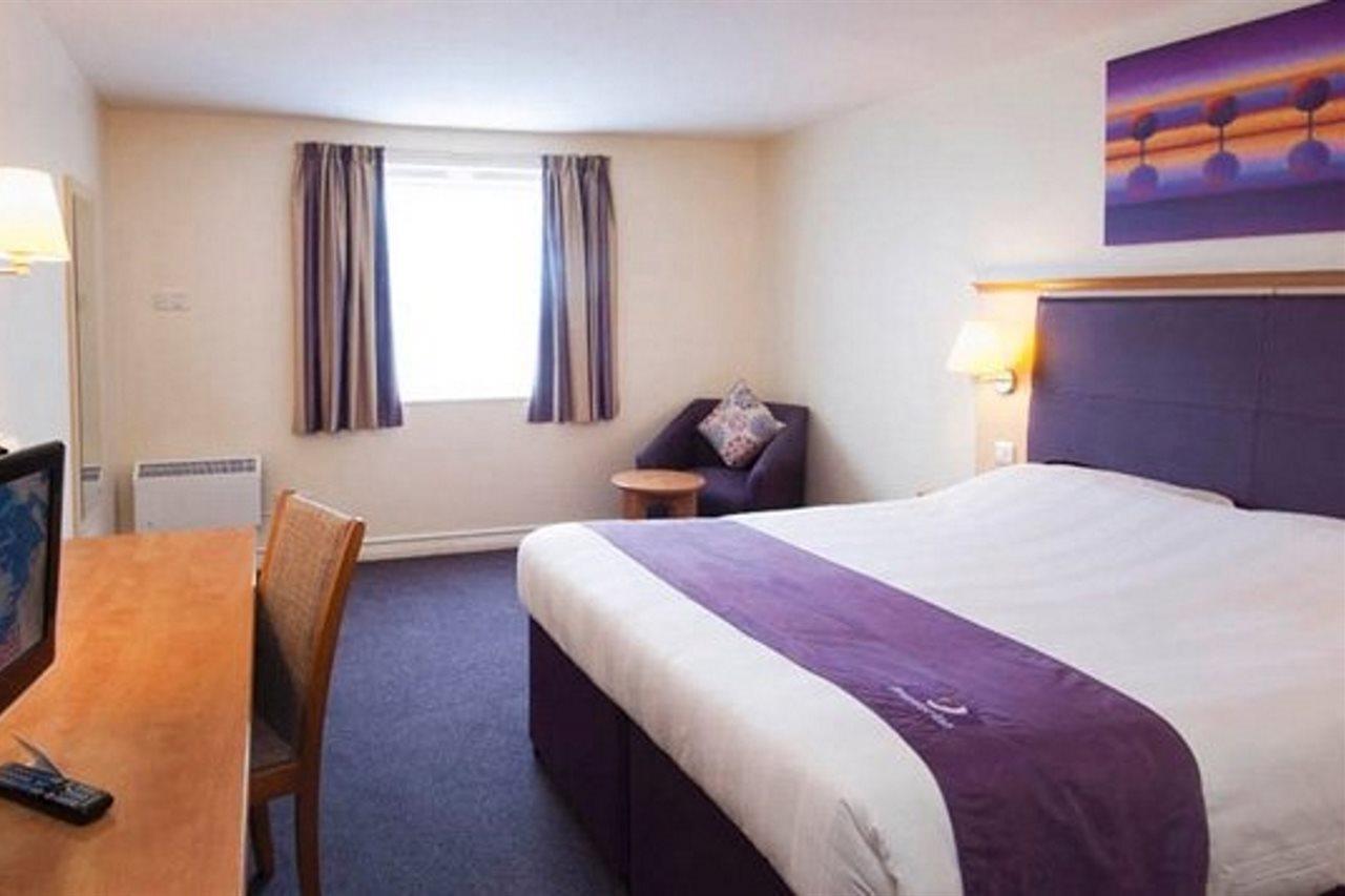 Premier Inn Tewkesbury Extérieur photo